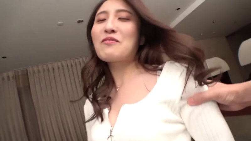 28歳外車受付美女、まなさんの欲求不満が爆発！彼氏に構ってもらえず、オスに餓えた百花繚乱のSEX