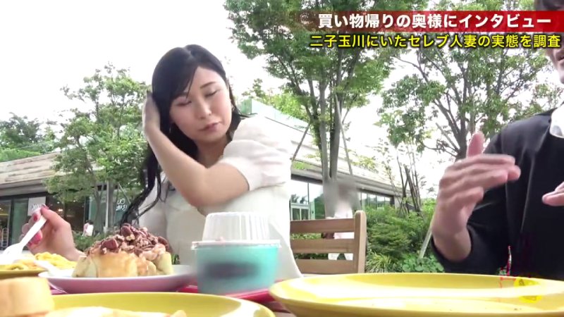 禁断の快楽に溺れる人妻、潮吹きと失禁の狭間で