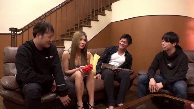 酒池肉林の夜に咲くエロの華！黒ギャル美女と男優たちの激しすぎる交わり！