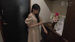 全裸家政婦の性奉仕！八掛うみと過ごすヴァーチャルセックスの夜