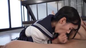 教室で繰り広げられる、教え子による中年教師への過激な射精管理