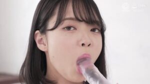 美女の顔面にぶちまけろ！粒楽あむの顔射お掃除フェラ、その技巧